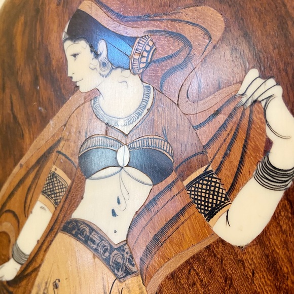 Two Vintage Gypsy Bone Wood Inlay India Woman Goat Cottage Core Homestea… - Picture 7 of 12
